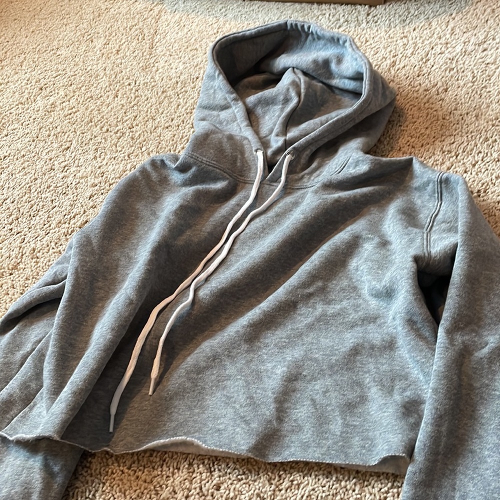 BRAND NEW NEVER WORN - gray cropped hoodie!!! super trendy & cute